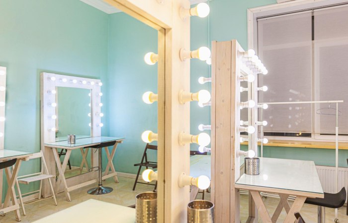 Use Lighting to Create a Calming Ambiance for Small Salon Interior Design